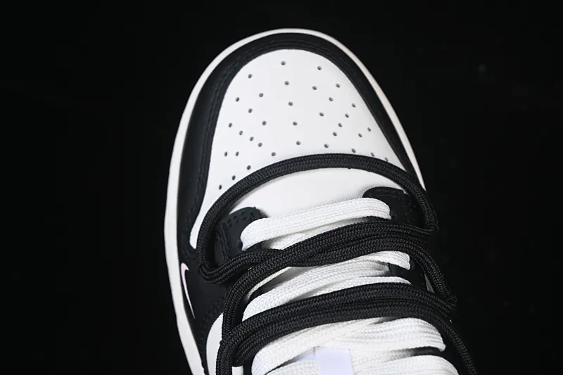 All Categories Nk SB Dunk Series Nk SB Dunk Low High-end Customized Low-top Shoes Nike SB Dunk Low "Just Do it" Valentine's Day Strap Anniversary High-end Customized Low-top Casual Shoes BP0510-050